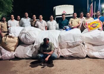 धाराशिव शहरात गुटखा माफियावर पोलिसांची सर्जिकल स्ट्राईक! शम्स चौकात १७.८२ लाखांचा प्रतिबंधित गुटखा