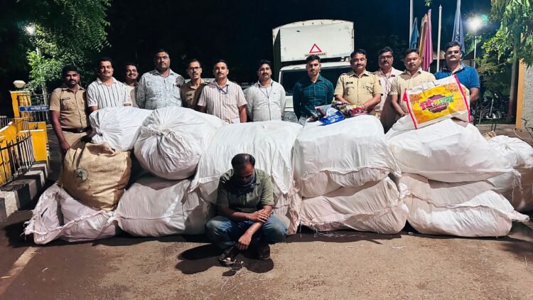 धाराशिव शहरात गुटखा माफियावर पोलिसांची सर्जिकल स्ट्राईक! शम्स चौकात १७.८२ लाखांचा प्रतिबंधित गुटखा