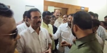 35 वर्षे पक्षात काम करणाऱ्या भाजप नेत्याला मंत्र्यांची भेट नाकारली?