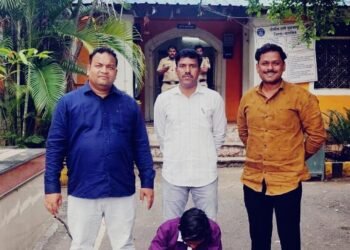 तुळजापुरात स्कोडा कारची काच फोडून १.५ लाखांची रोख रक्कम लांबवणारा चोरटा जेरबंद!