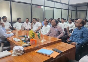 खताच्या असमान वितरणावर कृषी विभागाची बैठक; लिंकिंगविरोधात शेतकरी संघटना आक्रमक