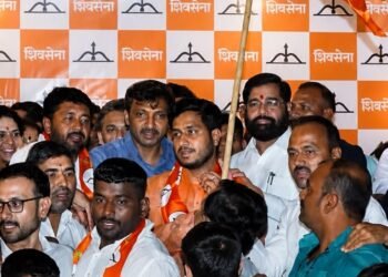 साहेबांच्या ‘डिक्टेटरशिप’ला गळती; रोचकरींचा ‘शिंदे’ गटात प्रवेश, शेटेंचे शिवबंधन अन् कोळगेंना ‘लॉलीपॉप’!