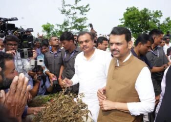 टेबलावरचा दुष्काळ आणि बांधावरची दडपशाही!