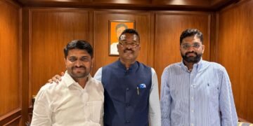  ‘भावी खासदारां’चा पालकमंत्र्यांसोबत ‘फोटो’ बॉम्ब; ओमराजेंना डिवचण्याचा डाव की ‘निधी’ची तडजोड?