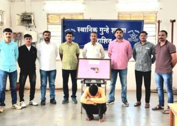 भाटसांगवी पाटीजवळ स्थानिक गुन्हे शाखेची धडक कारवाई; गावठी पिस्तूल व जिवंत काडतुसासह एकास रंगेहात पकडले