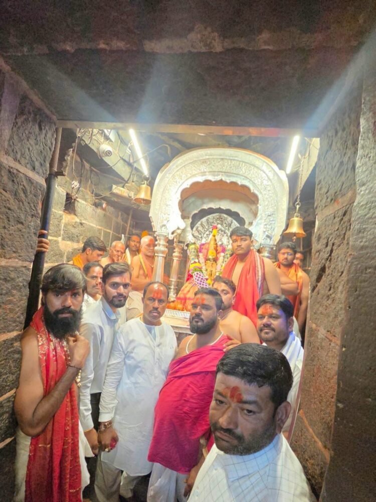 तुळजाभवानी मंदिरात व्हीआयपी वशिलेबाजी अन् बनावट पासेसचे रॅकेट?