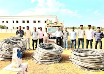 पवनचक्कीच्या तारा चोरणाऱ्या टोळीचा पर्दाफाश; भंगार खरेदीदारासह ६ जणांना अटक, साडेअकरा लाखांचा मुद्देमाल जप्त