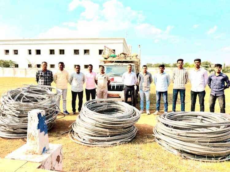 पवनचक्कीच्या तारा चोरणाऱ्या टोळीचा पर्दाफाश; भंगार खरेदीदारासह ६ जणांना अटक, साडेअकरा लाखांचा मुद्देमाल जप्त